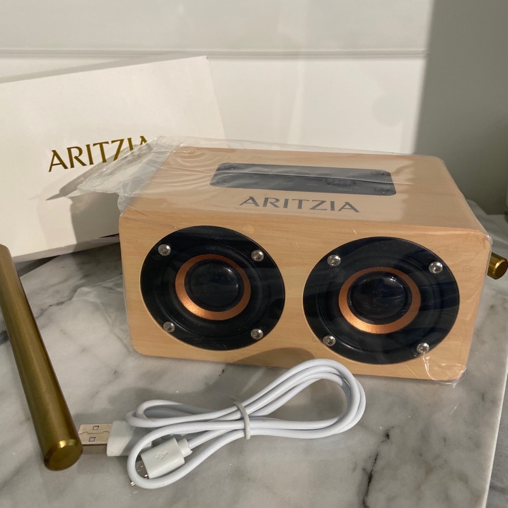 ✨Sold✨ Aritzia Bluetooth Speaker - Picture 2 of 7